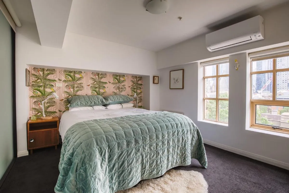 Image 1 of Deco Loft on Russell Street