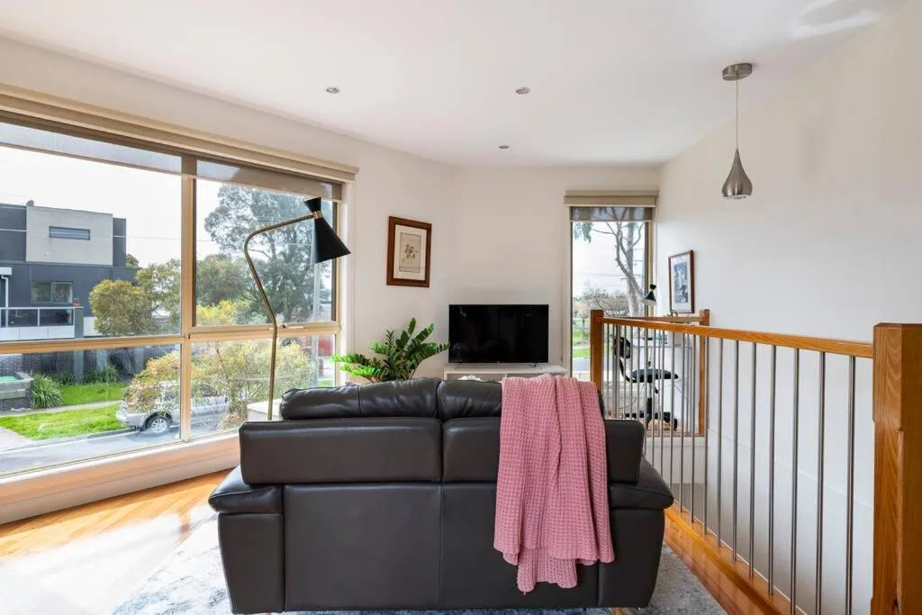 Image 4 of Design/bright/cosy townhouse between airport &city
