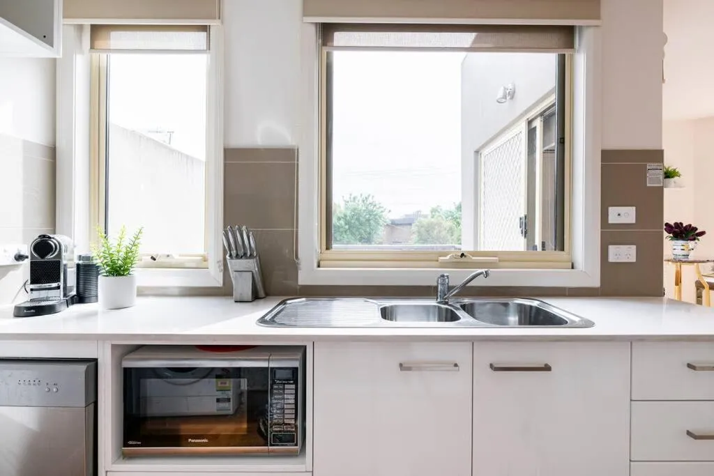 Image 2 of Design/bright/cosy townhouse between airport &city