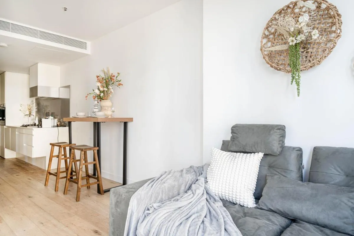 Image 2 of Designer Apt Southbank, close to Crown and MCEC-SH17