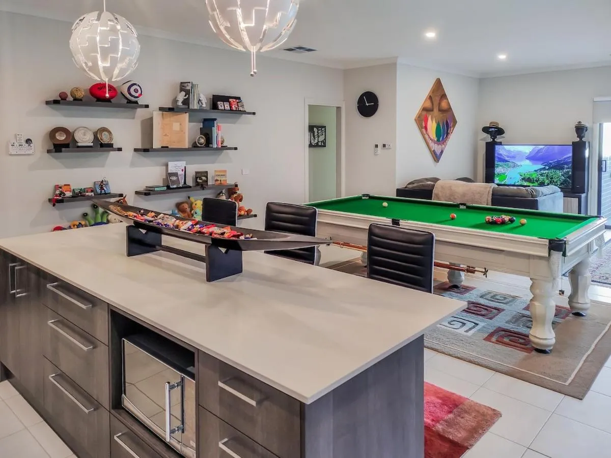 Image 4 of Dream Clyde Family Home Movie Theater and Pool Table