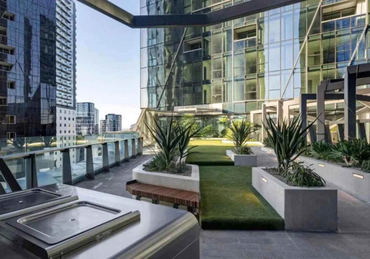 Image 6 of Elegant 2 Bed CBD Heated Pool Gym Sauna Balcony