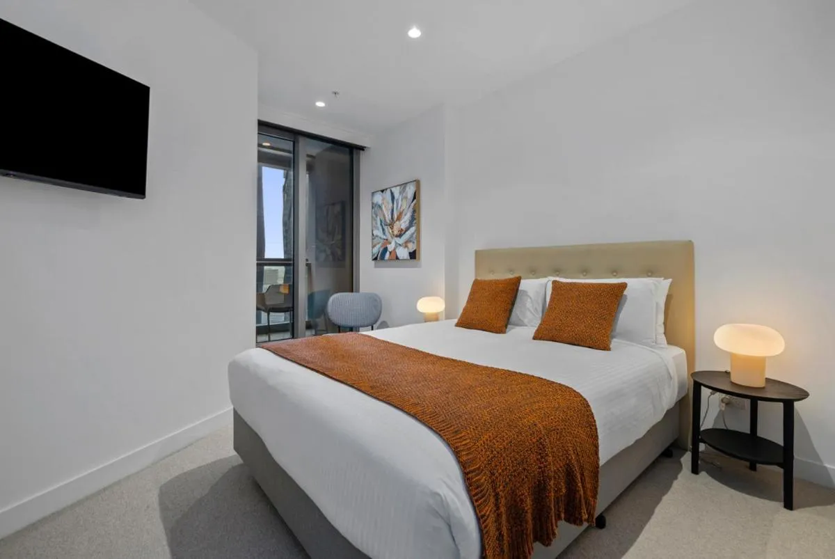 Image 1 of Elegant 2 Bed CBD Heated Pool Gym Sauna Balcony