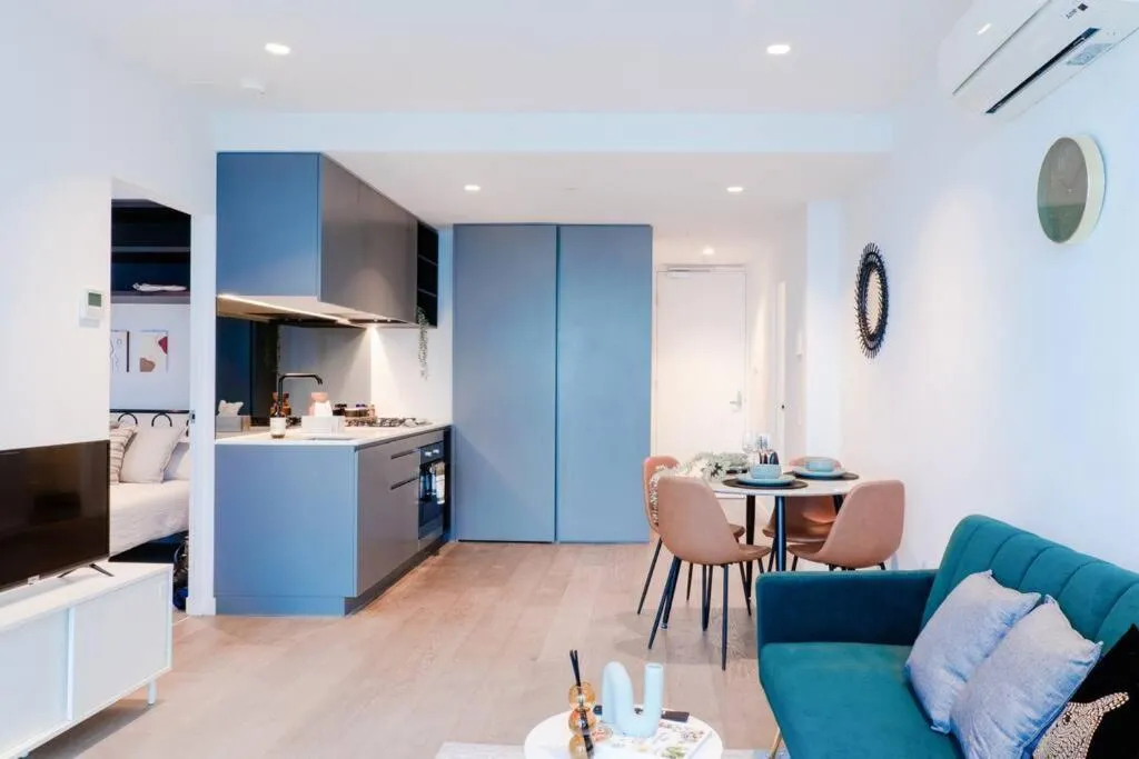 Image of Elegant High Rise 2 Bed Apt near Melb CBD RMIT