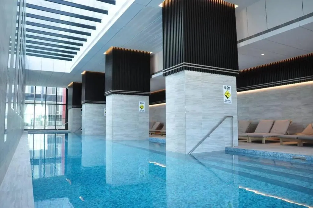 Image 3 of Elegant High Rise 2 Bed Apt near Melb CBD RMIT