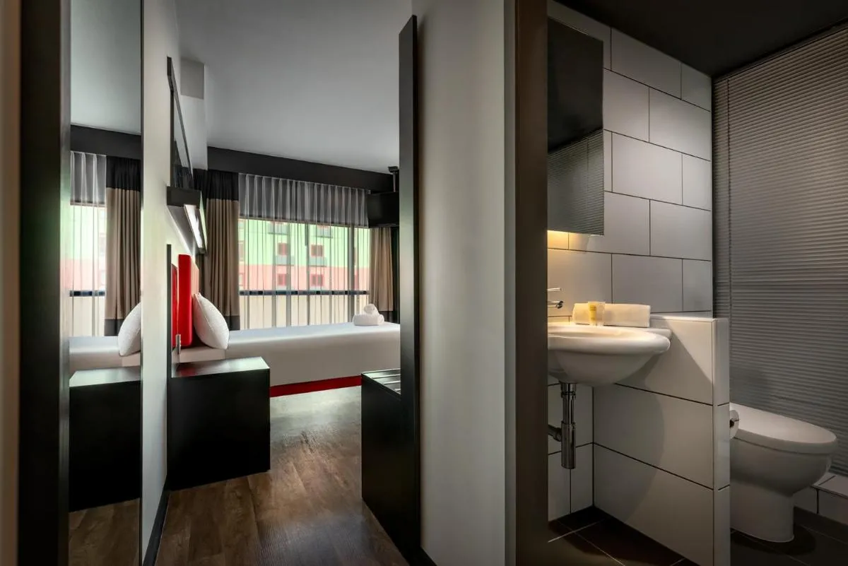 Image 2 of Essence Hotel Carlton