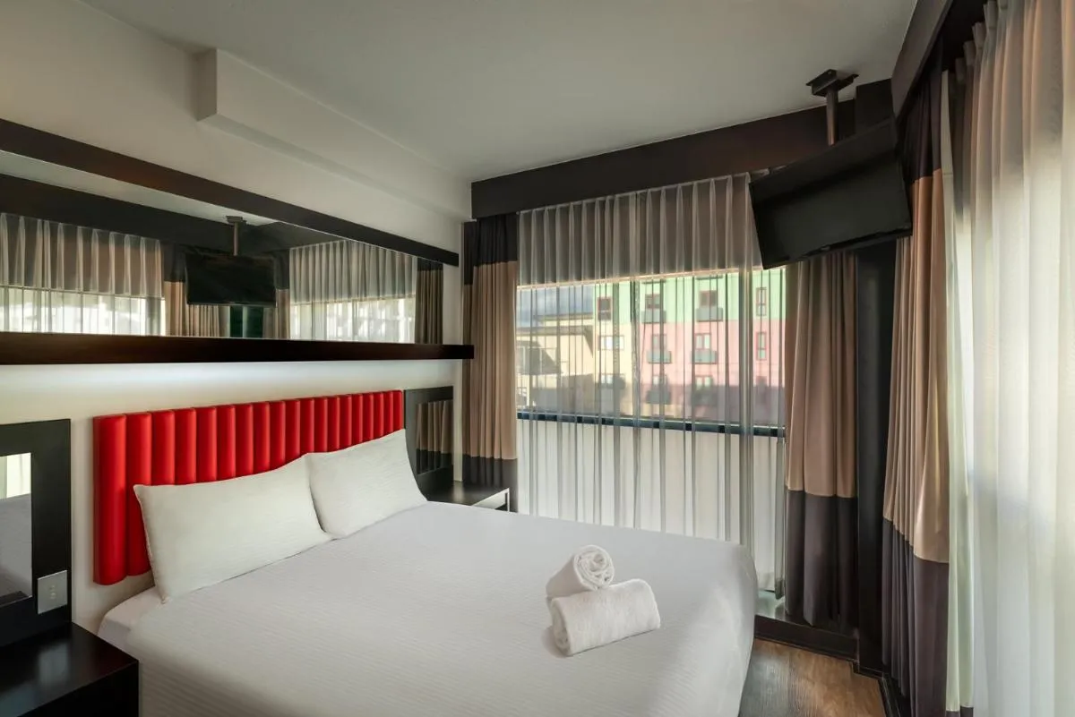 Image 1 of Essence Hotel Carlton