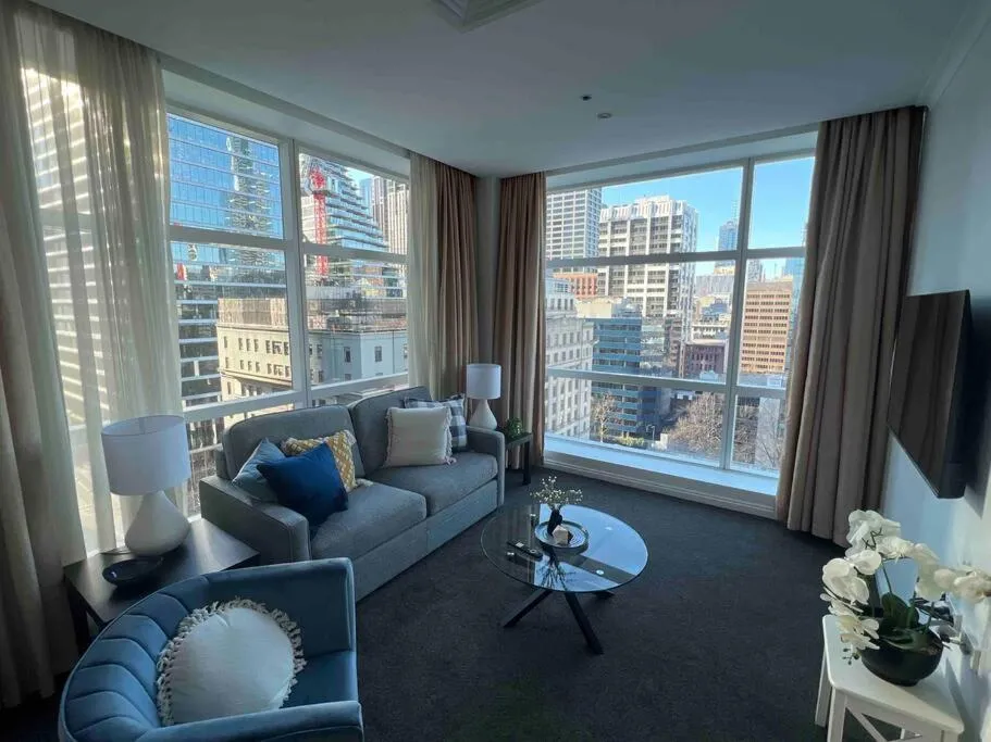 Image 1 of Exclusive Suite CBD Riverviews – ParkingOnsite