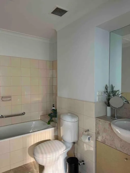 Image 4 of Exclusive Suite CBD Riverviews – ParkingOnsite