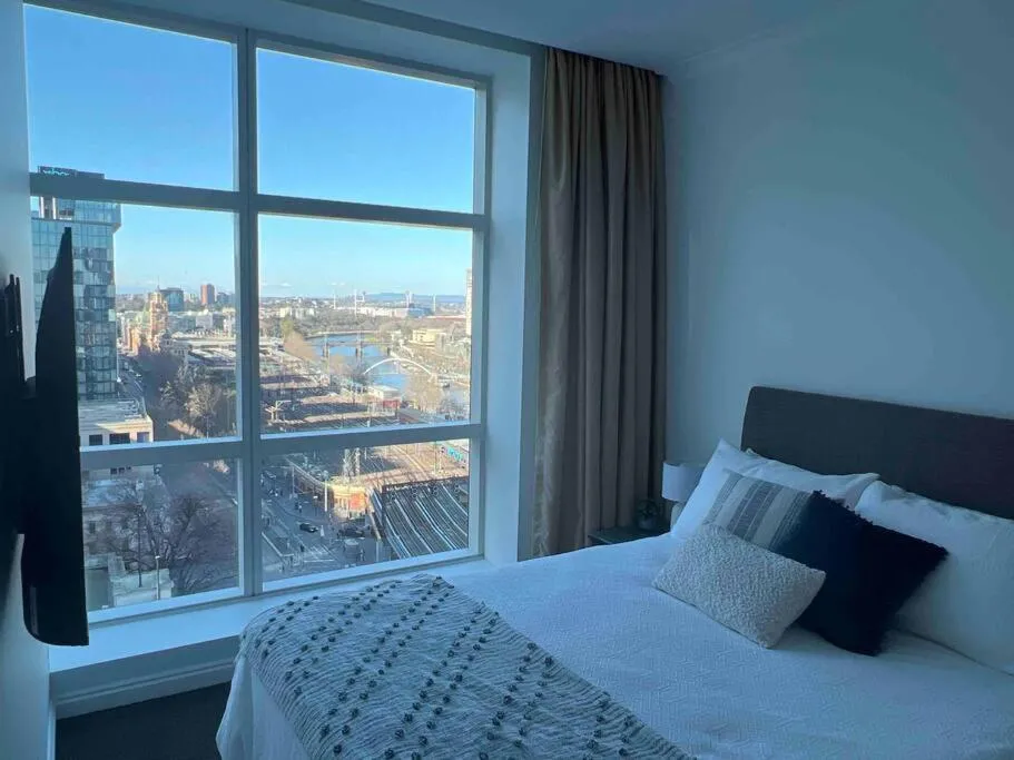 Image of Exclusive Suite CBD Riverviews – ParkingOnsite