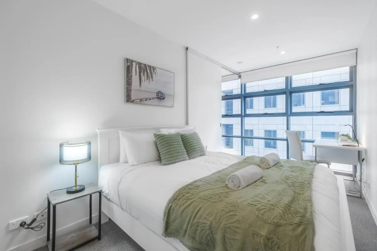 Image 1 of Experience The Heartbeat Of Melbourne Cbd 1br