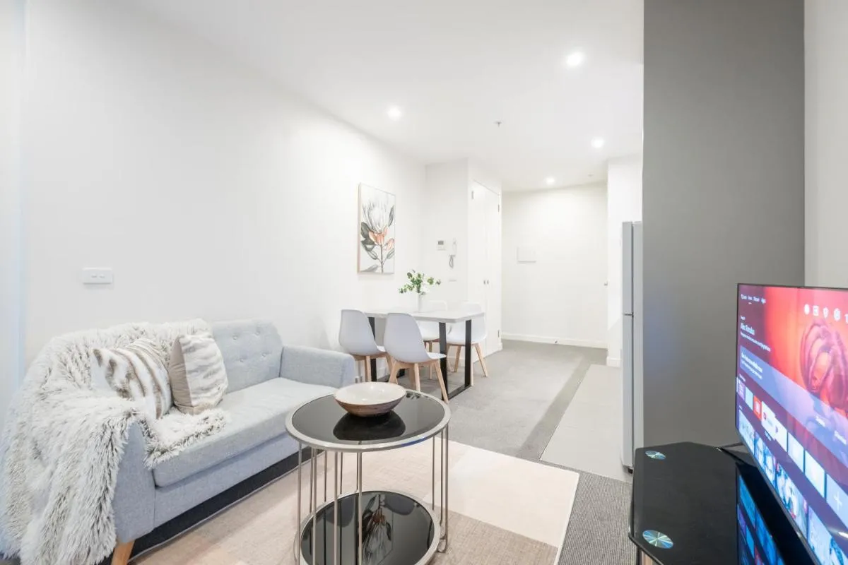 Image 4 of Experience The Heartbeat Of Melbourne Cbd 1br