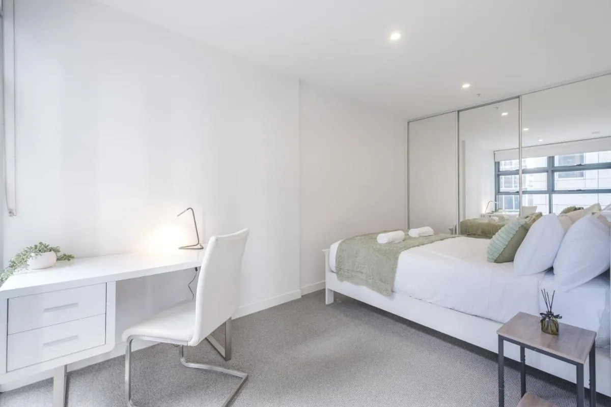 Image 6 of Experience The Heartbeat Of Melbourne Cbd 1br