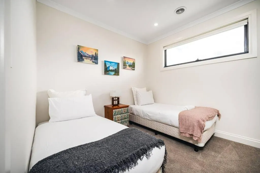Image 6 of Family Fairyland 4 BRM 3 BATH near Chadstone SC