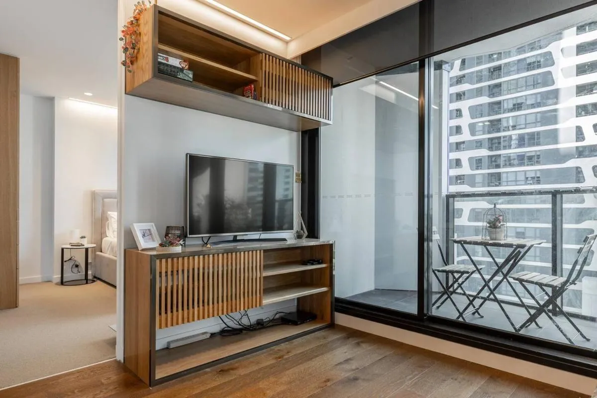 Image 4 of Flagstaff Chic – A Refreshing Balcony Retreat