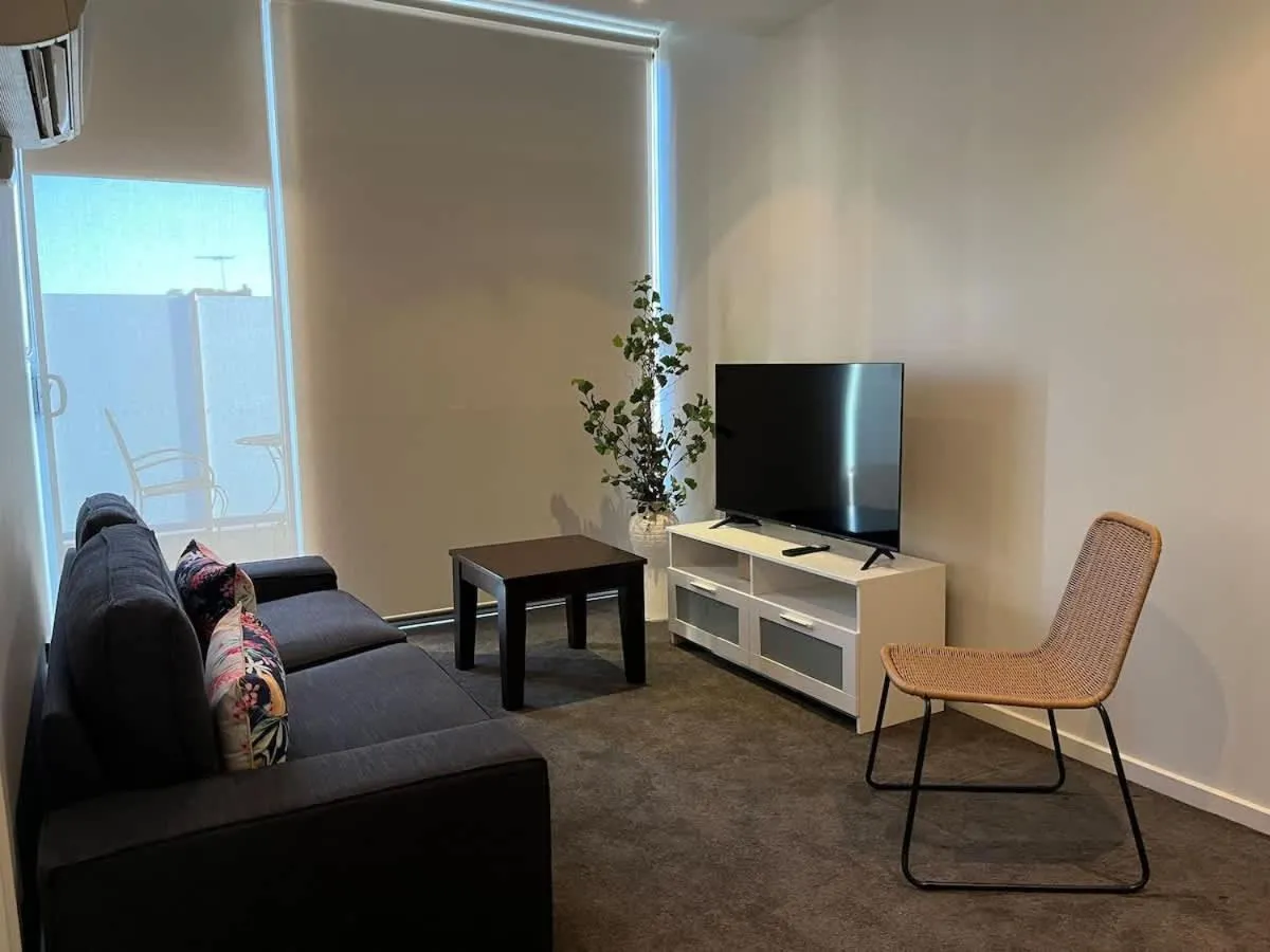 Image 4 of Glen Waverley Modern Apt near Syndal Station