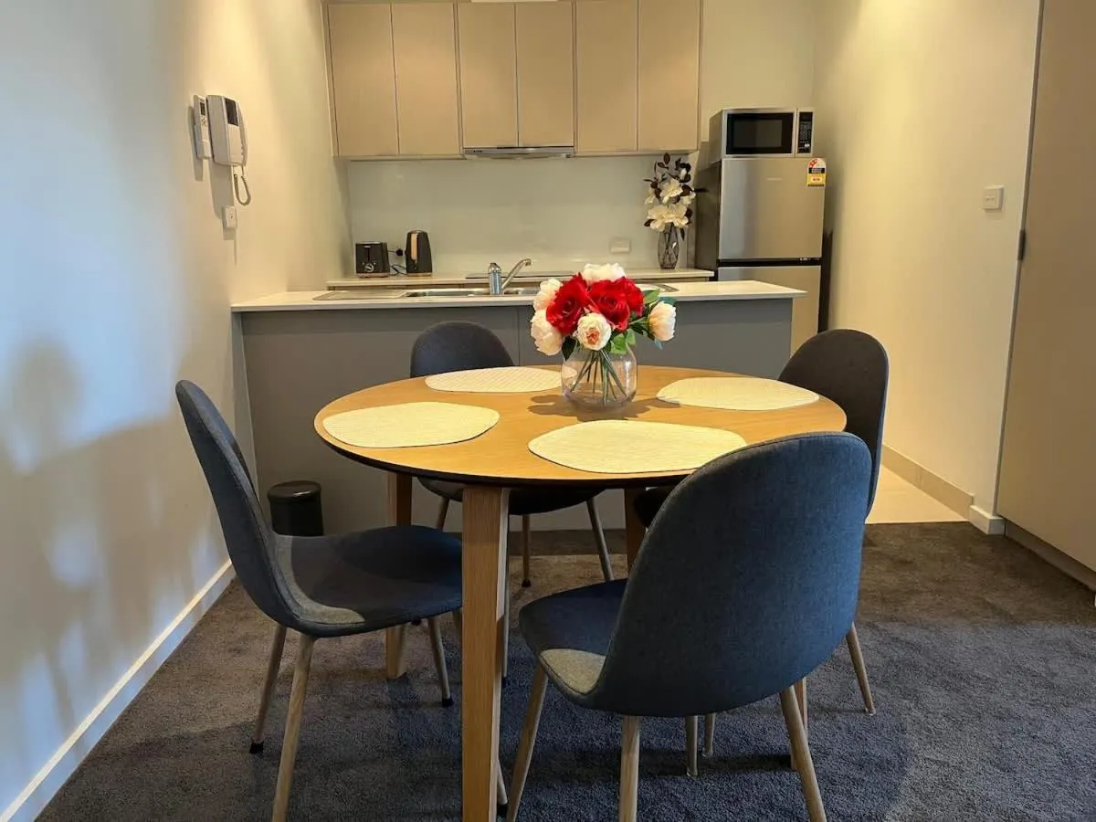Image 3 of Glen Waverley Modern Apt near Syndal Station