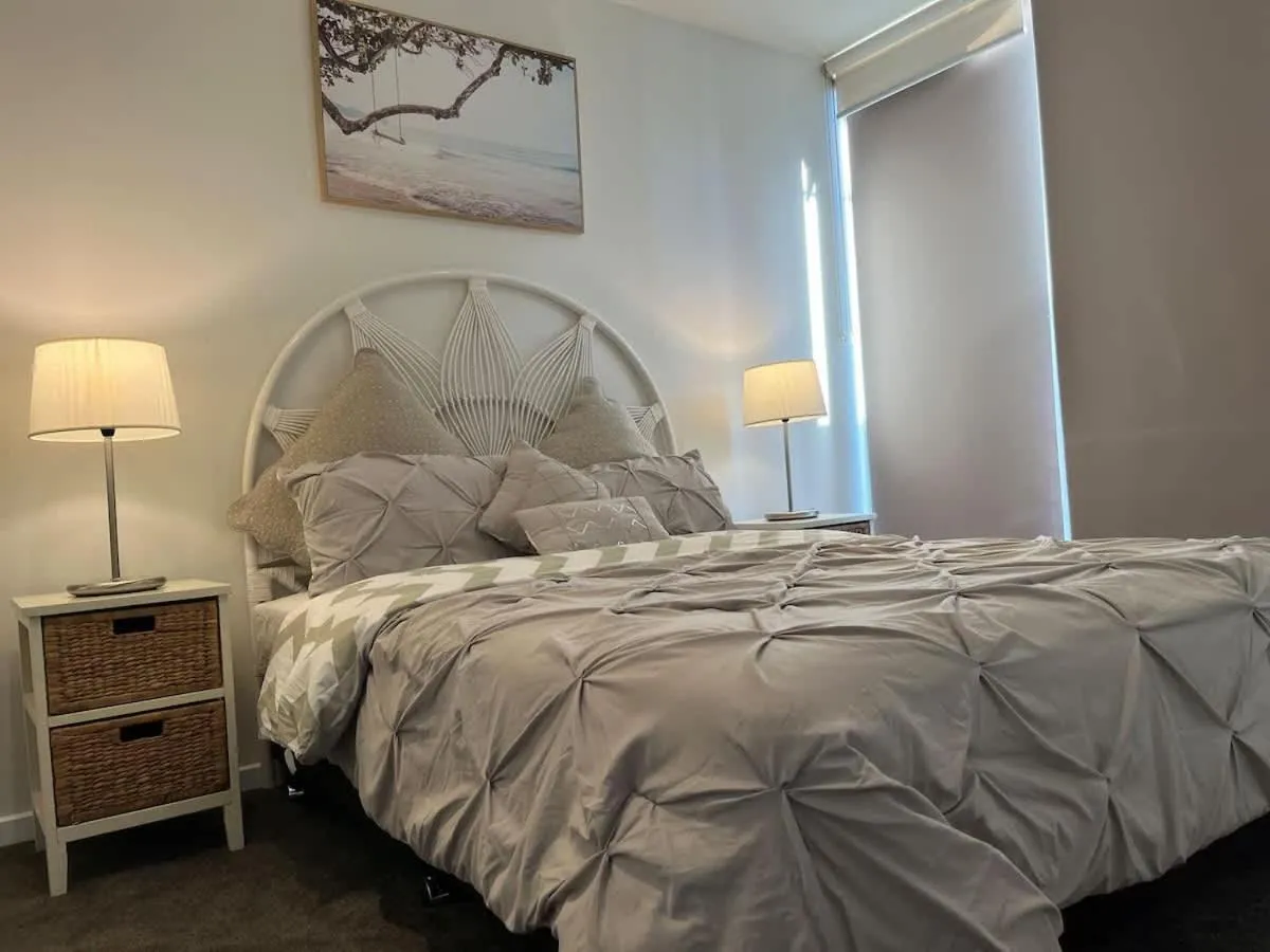 Image 1 of Glen Waverley Modern Apt near Syndal Station