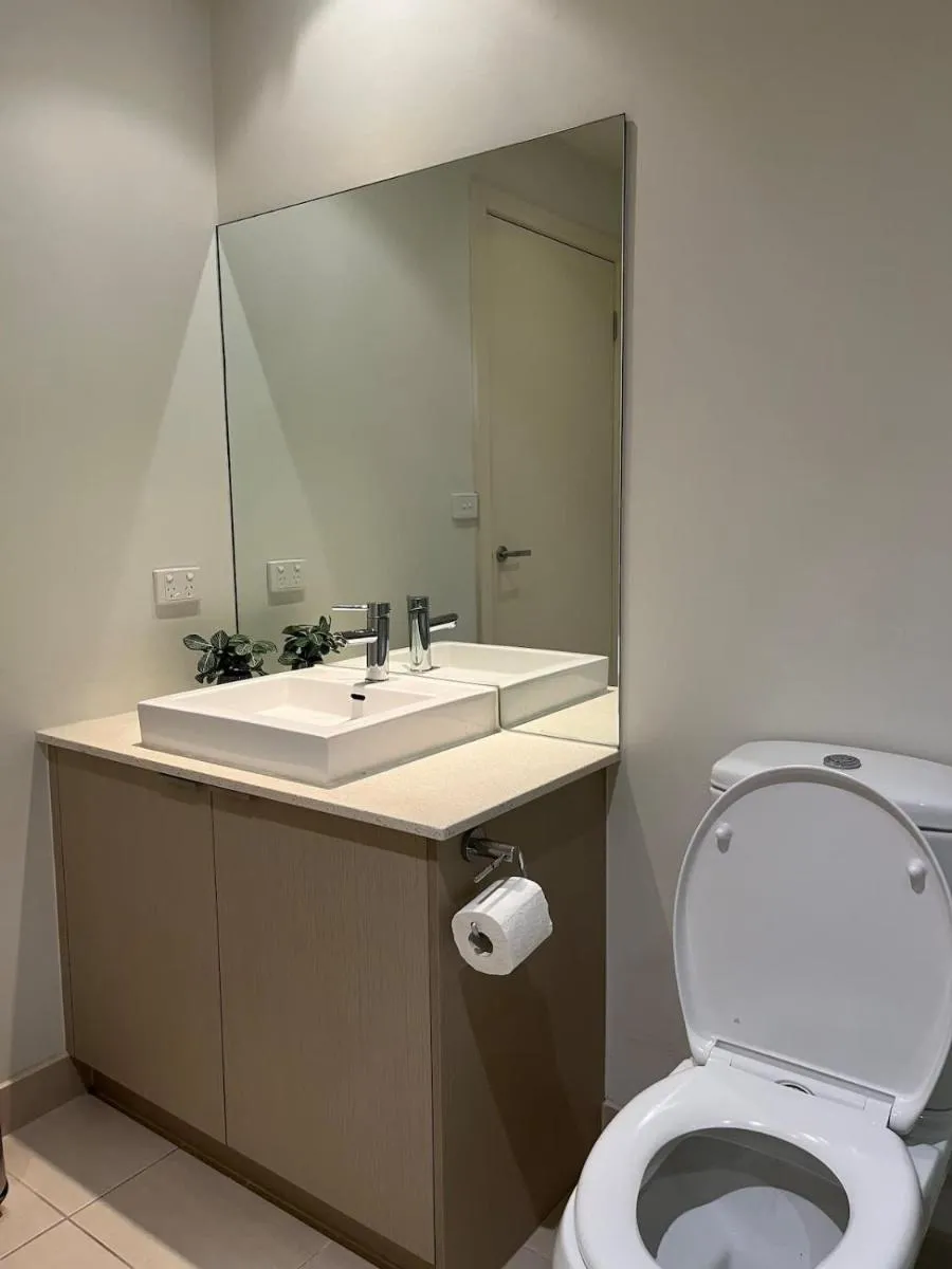 Image 6 of Glen Waverley Modern Apt near Syndal Station