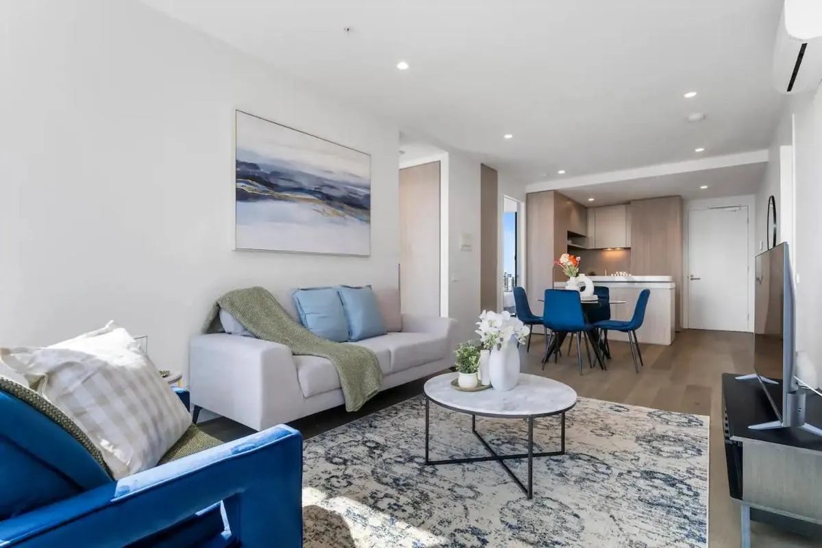 Image 3 of Gorgeous 3BR Apt w Stunning Bay Views and 2 Car Park