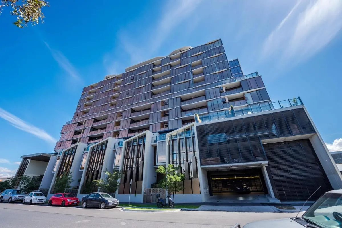 Image 5 of Gorgeous 3BR Apt w Stunning Bay Views and 2 Car Park