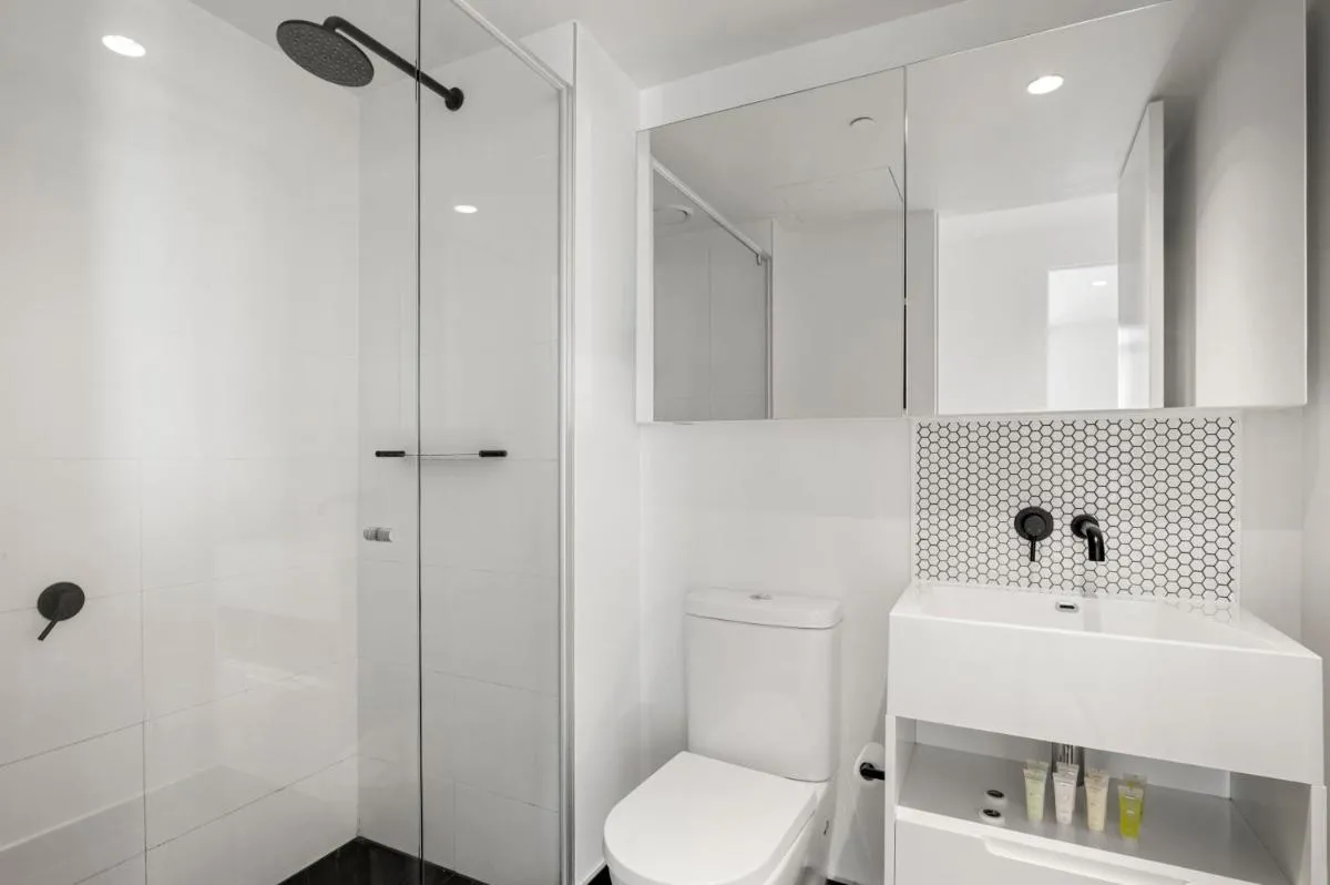 Image 2 of Gorgeous City Views 59th Floor 2BR with Pool & Gym