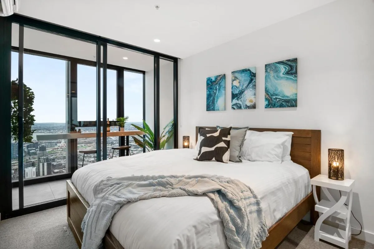 Image 3 of Gorgeous City Views 71st Floor 3BR Apartment with Pool and Gym