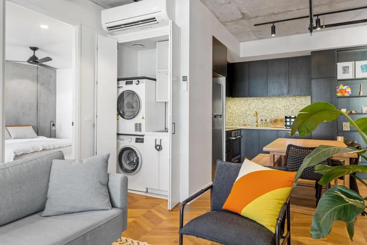 Image 3 of Green Living Luxury