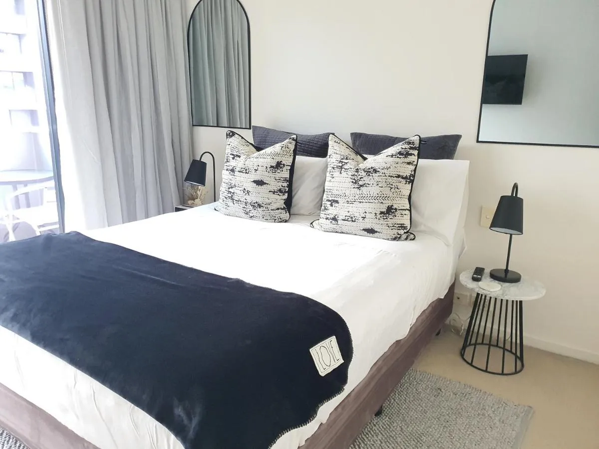 Image 2 of Harbour Escape Apartments Docklands