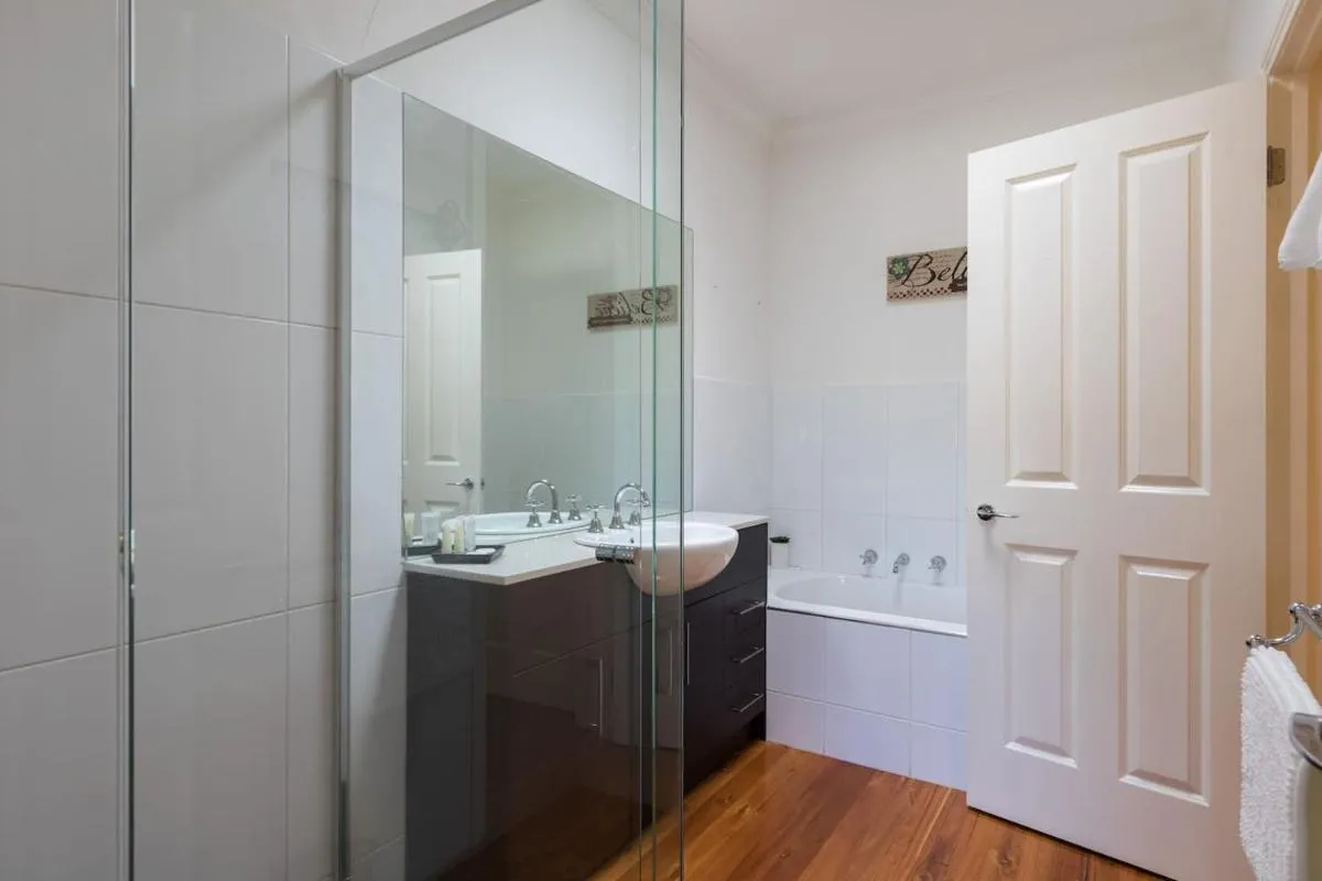Image 2 of Healesville Cottage