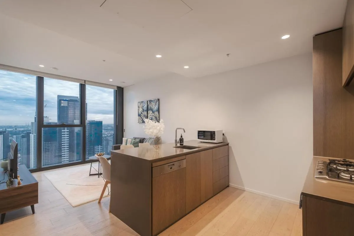 Image 3 of High Rise View 2br Apt Southbank