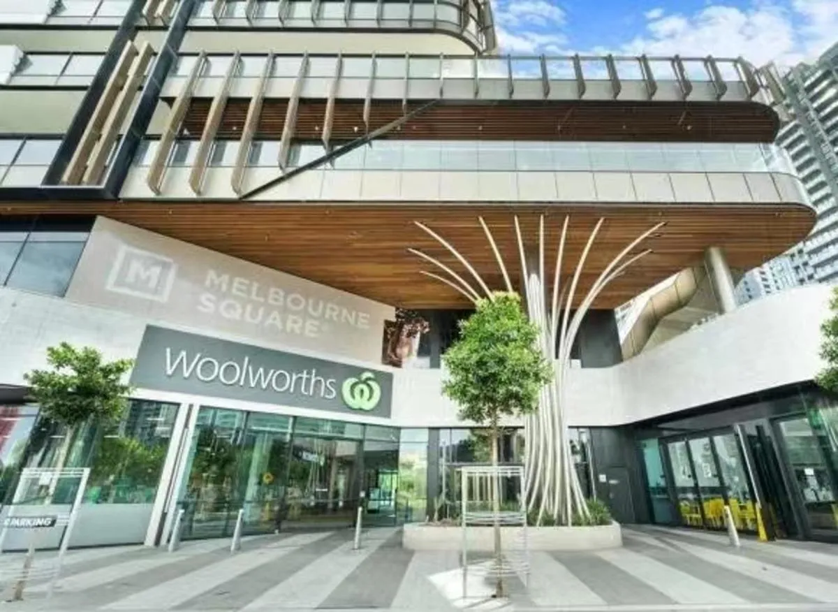 Image 5 of High Rise View 2br Apt Southbank
