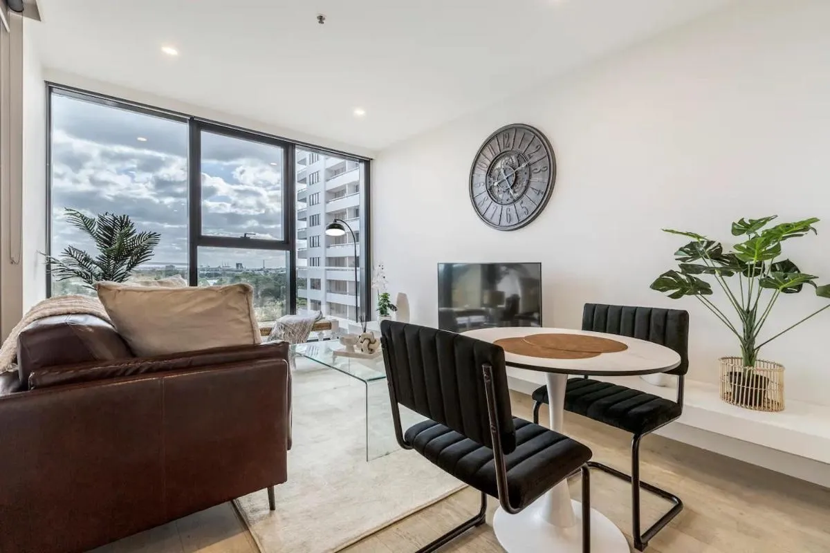 Image 4 of Historic Elegance in Boutique Apt on St Kilda Rd