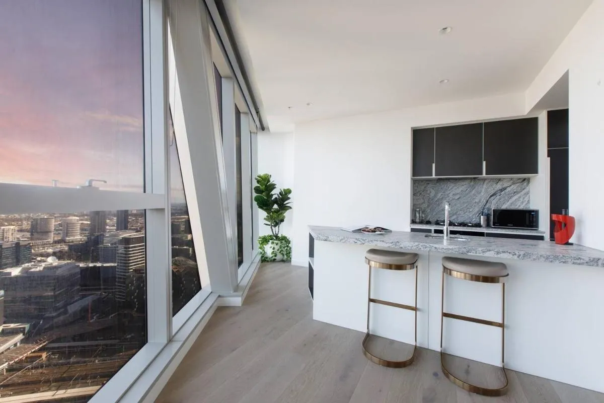 Image 4 of Iconic High-view Oasis between Docklands and CBD