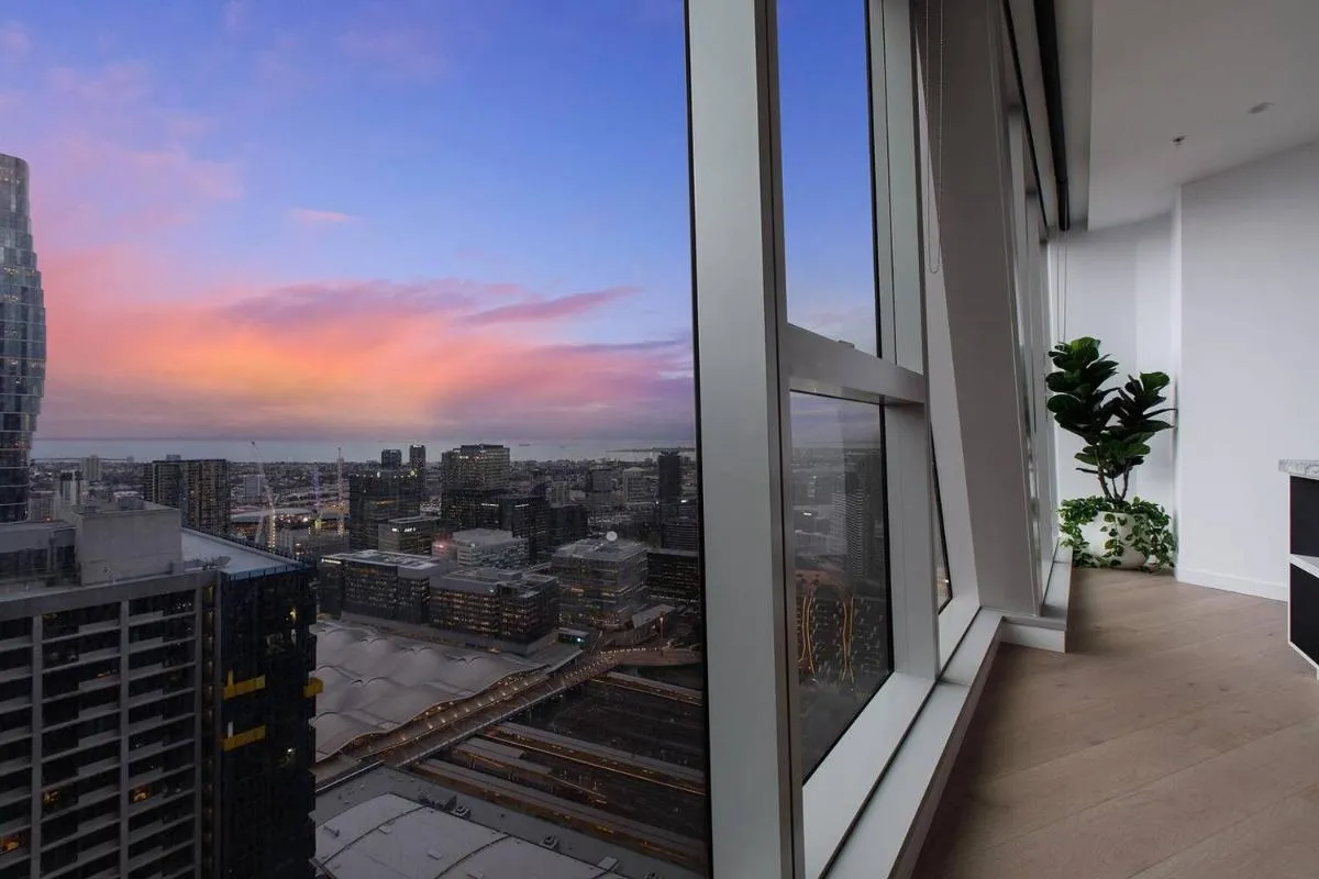 Image 6 of Iconic High-view Oasis between Docklands and CBD