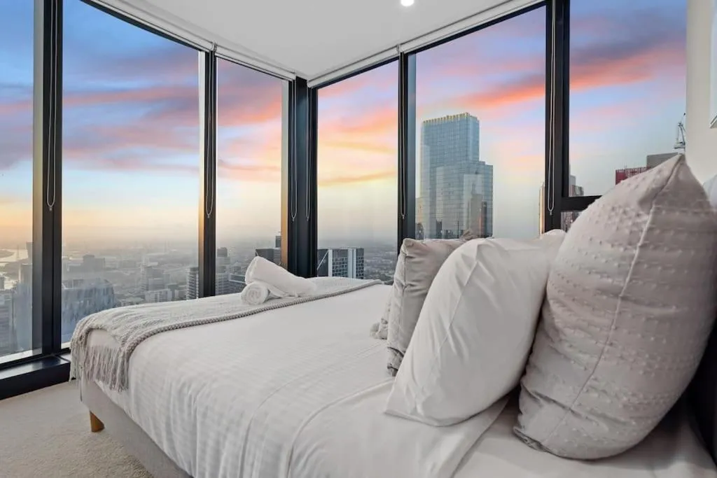 Image of Impressive Skyline 2B2B1C in Mel Central