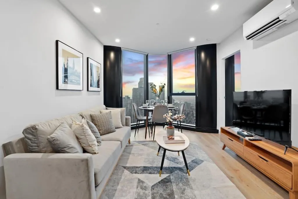 Image 5 of Impressive Skyline 2B2B1C in Mel Central