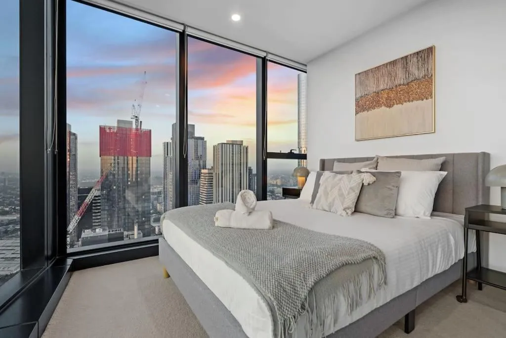 Image 1 of Impressive Skyline 2B2B1C in Mel Central