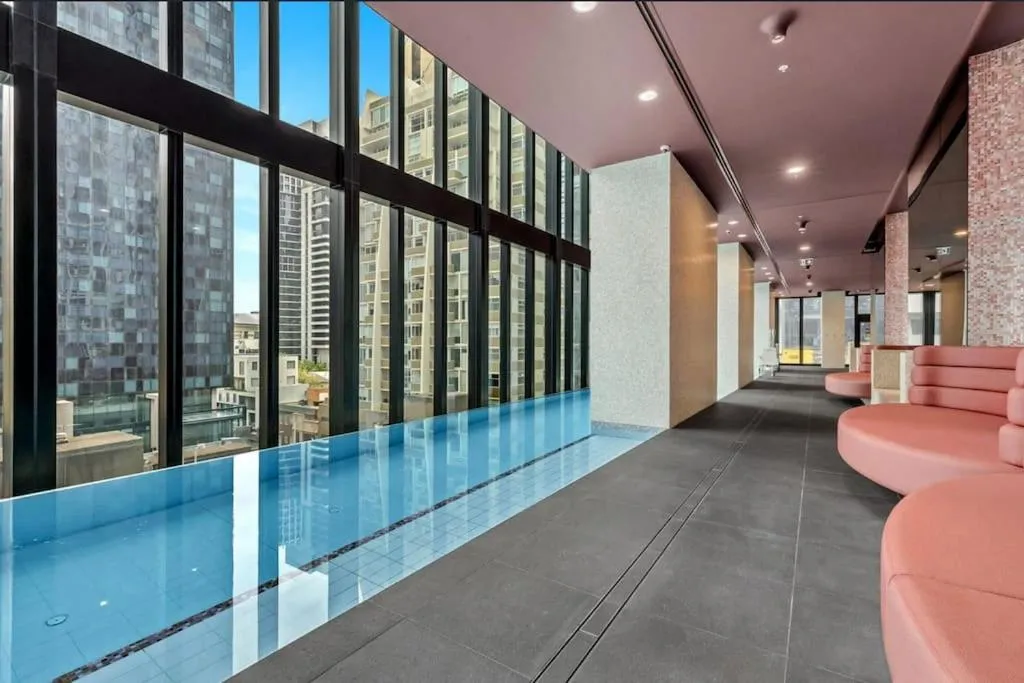 Image 2 of Impressive Skyline 2B2B1C in Mel Central