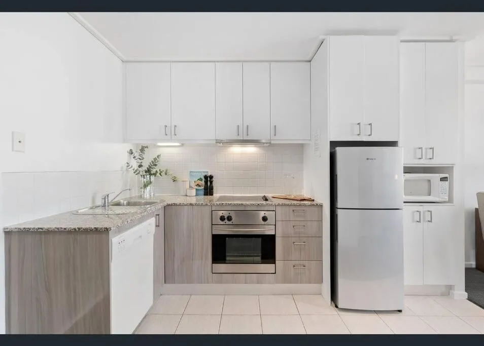 Image 5 of Jolimont Gem – East Melbourne Private Apt – MCG & Rod Laver Arena