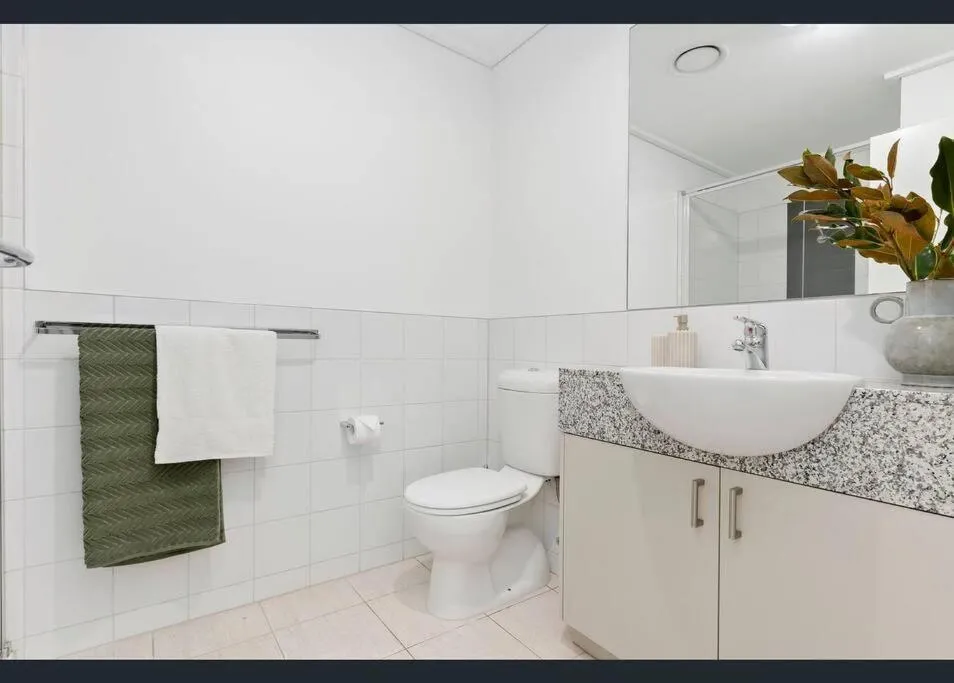 Image 2 of Jolimont Gem – East Melbourne Private Apt – MCG & Rod Laver Arena