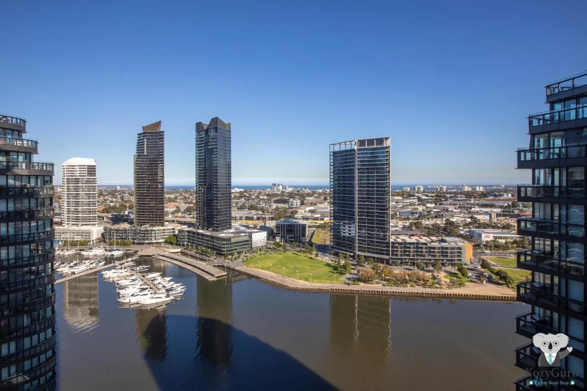Image 4 of KOZYGURU DOCKLANDS HIGH LEVEL WATERVIEW 1BED POOL VDO883-2009