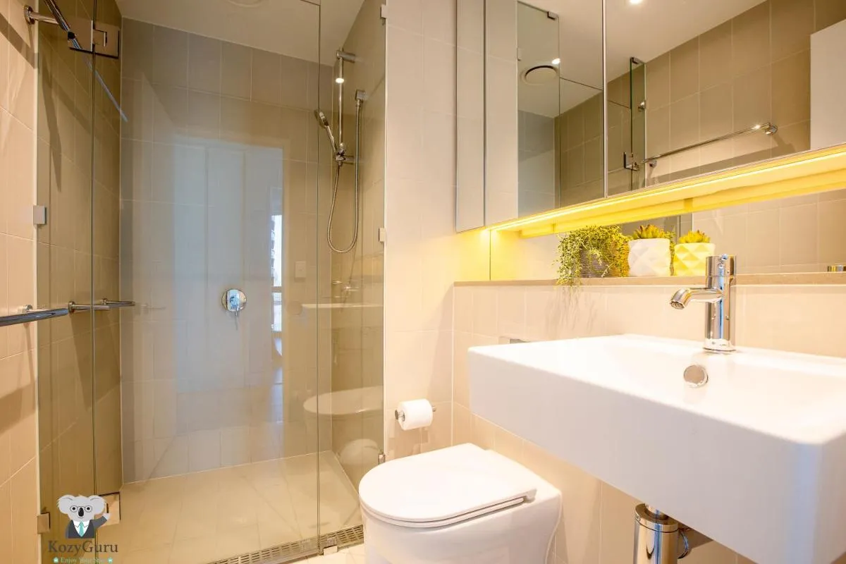 Image 2 of KOZYGURU DOCKLANDS HIGH LEVEL WATERVIEW 1BED POOL VDO883-2009
