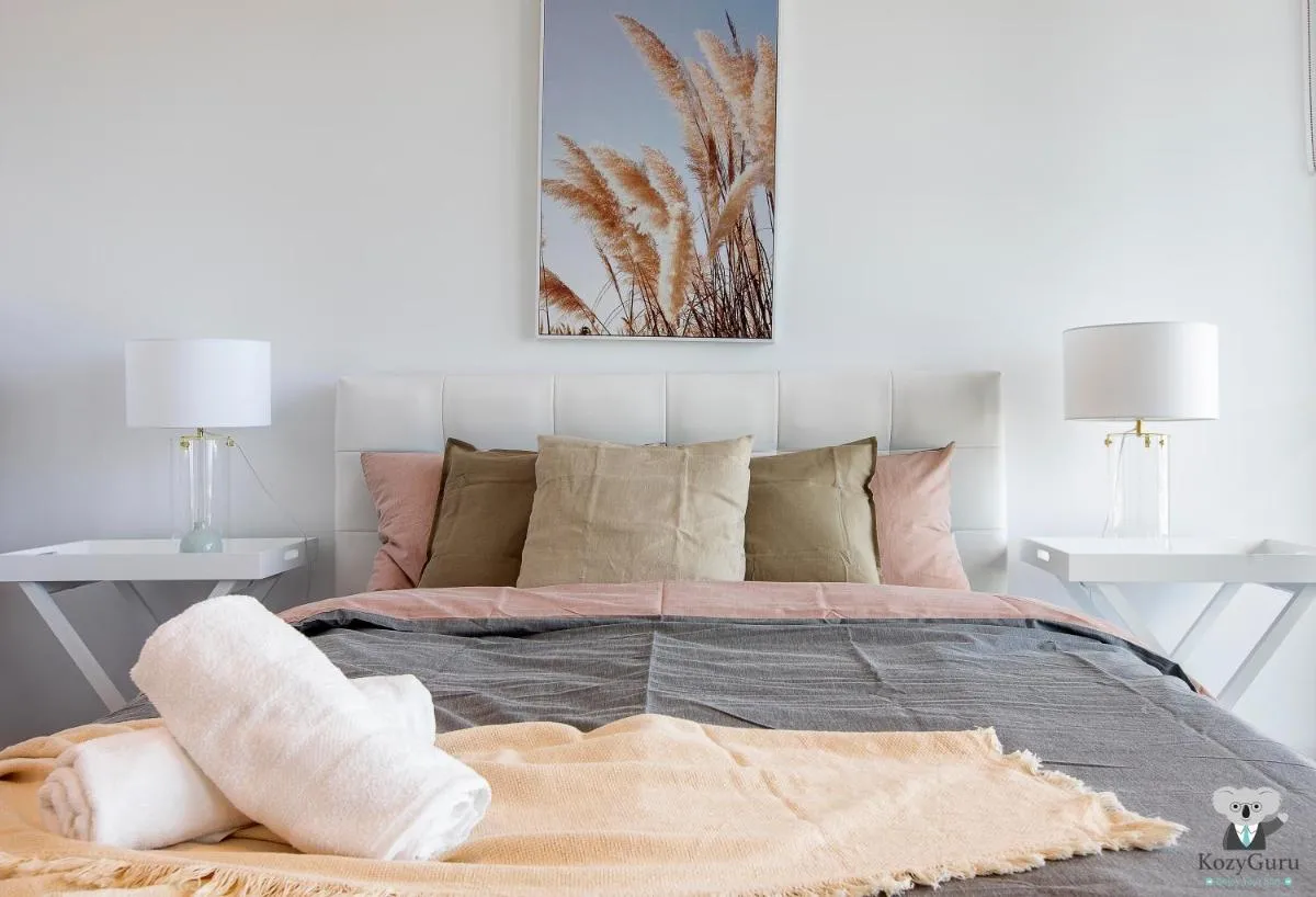Image 5 of KOZYGURU DOCKLANDS LUXURY WATER VIEW APT 1 BED VDO915