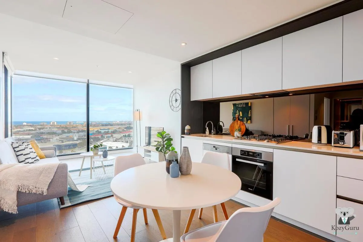Image 3 of KOZYGURU DOCKLANDS LUXURY WATER VIEW APT 1 BED VDO915