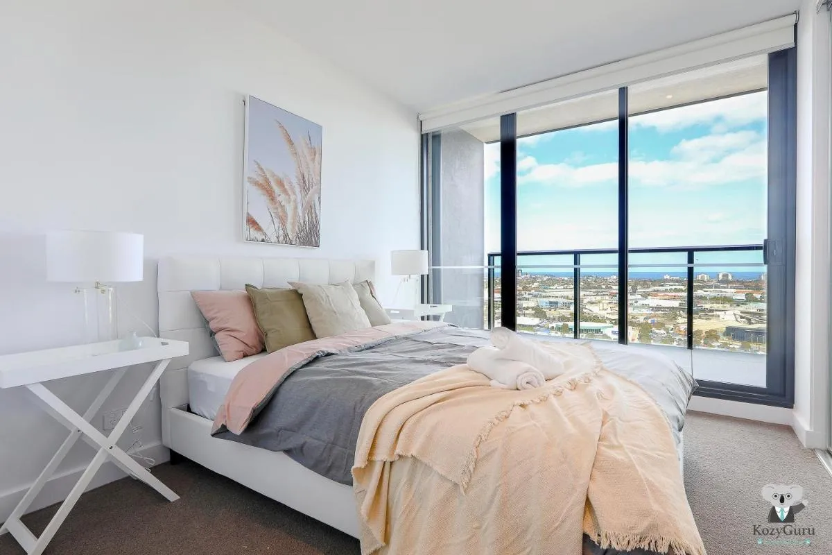 Image 1 of KOZYGURU DOCKLANDS LUXURY WATER VIEW APT 1 BED VDO915
