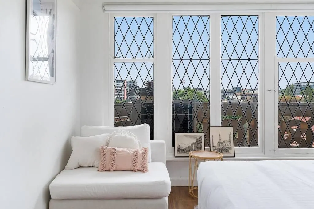 Image 1 of Large 1 Bdrm Light Filled with City Views, South Yarra
