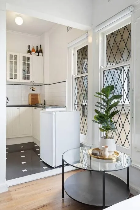 Image 4 of Large 1 Bdrm Light Filled with City Views, South Yarra