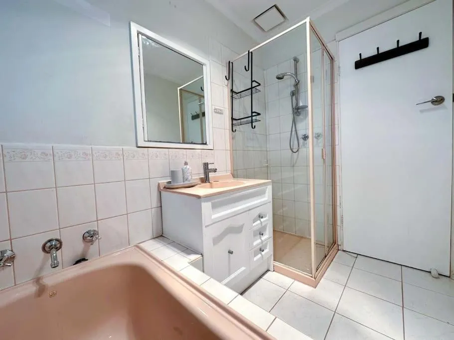 Image 2 of Large Peaceful 4 Bedroom Home