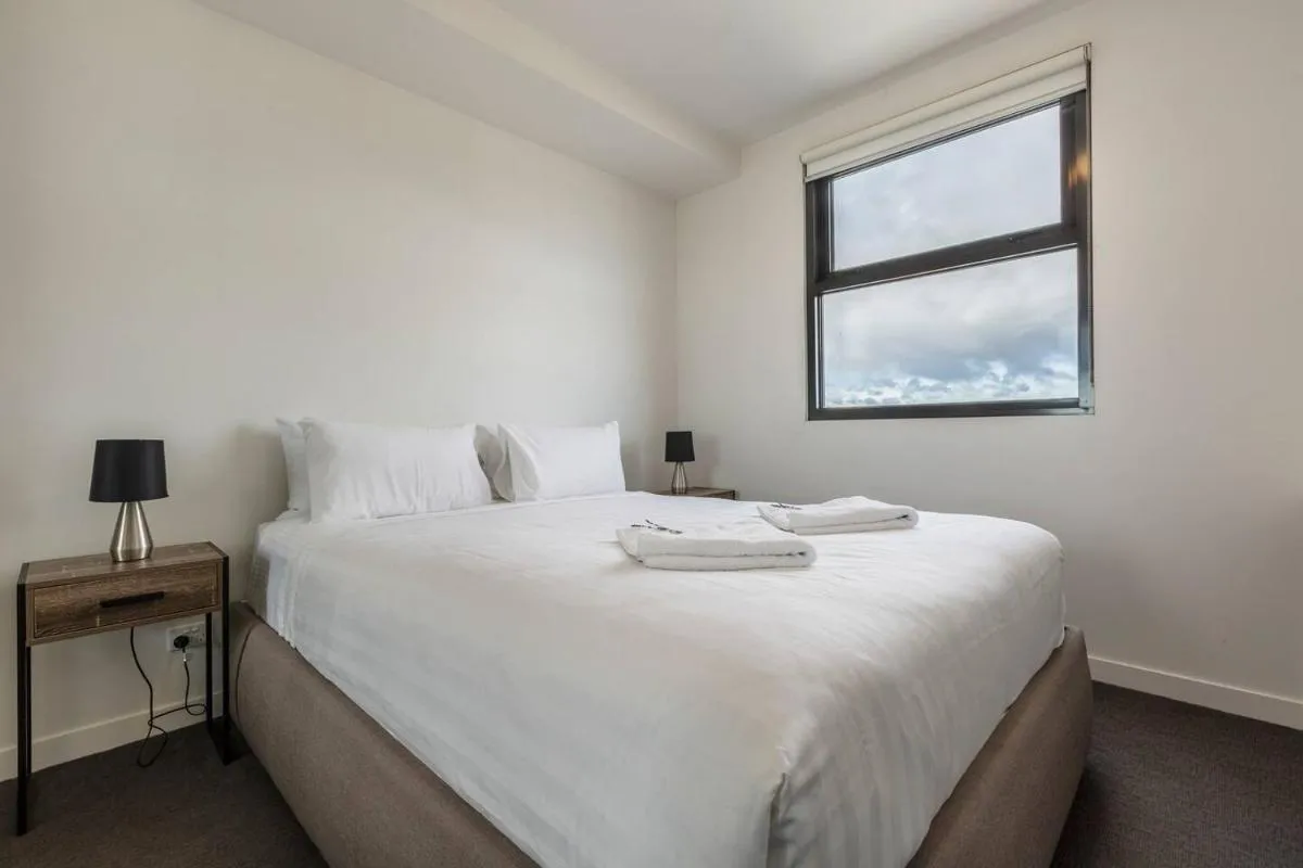 Image 1 of Light-filled Stylish Living in Diverse Hawthorn
